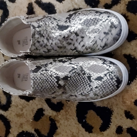 Time and Tru Shoes - Time Tru Memory Foam booties